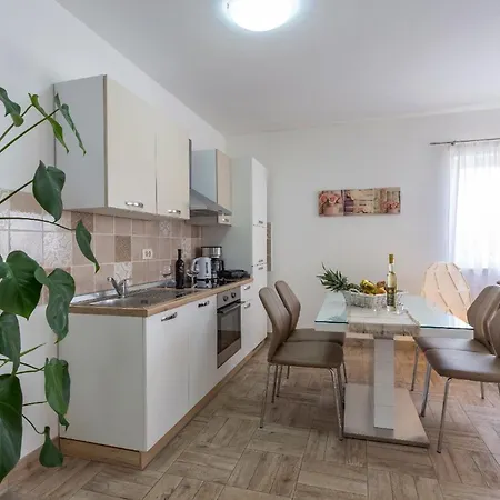 Apartment Schoene Nr1 Funtana