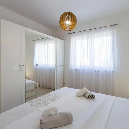 Schoene Nr,1 Apartment Funtana